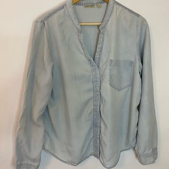 Holding Horses Tencel Chambray Lace Back Boho Top - Picture 6 of 12